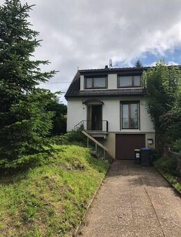 Wannemacher Immobilien **** Einseitig angebautes Wohnhaus in ruhiger schöner Lage von Merchweiler **** - Merchweiler