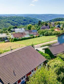 NATUR PUR! Neuwertiger Bungalow mit grandiosem Panoramablick - Zimmerschied