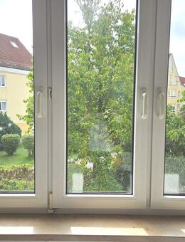 frei - nicht vermietet: 2-Raum-Wohnung im 1. Obergeschoß. Balkon. Tiefgaragen-Stellplatz (abschließbare Boxe) - Dresden