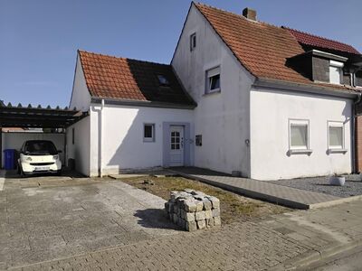 ***BÜSCHER IMMOBILIEN*** Geräumige und teilweise renovierte Doppelhaushälfte mit großem Grundstück im Westen der Stadt