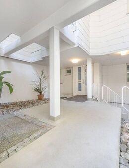 Großzügige, helle Terrassenwohnung in begehrter Lage von Leonberg-Ramtel! - Leonberg (Baden-Württemberg)