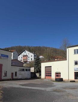 Vier Wohnungen plus Büro, Werkstatt und Garagen - Meiningen