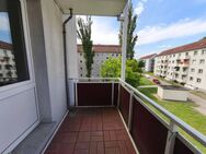 Helle freundliche Dreiraumwohnung mit Balkon und modernen Badezimmer - Merseburg