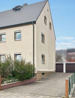 Charmantes Zweifamilienhaus mit traumhaftem Garten und Potential in Hof - Hof
