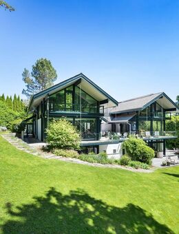 Unverbaubare, naturnahe Lage in Seenähe: Großzügige Familienvilla mit Indoor-Pool - Feldafing