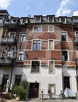 *Für Altbaufans und Stuckliebhaber! PLUS: Balkon, Parkett und ruhige, zentrale Lage!* - Dresden