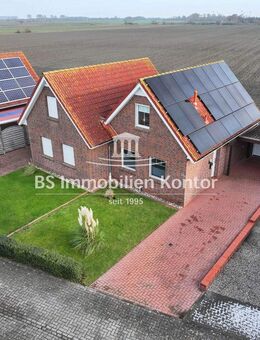 Upleward-Trockenstrand! Renovierte Doppelhaushälfte mit Carport, Gartenanlage, Terrasse und freien Blick! - Krummhörn