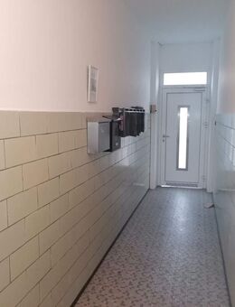 Renditeobjekt in Bous: Mehrfamilienhaus mit drei Gewerbeeinheiten und zusätzlichem Bauland - Bous