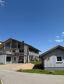 Großes Mehrfamilienhaus in toller, ländlicher Lage mit Weitblick, incl. Bauplatz ! - Grünenbach