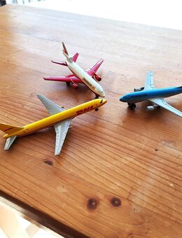 2 Matchbox Flugzeuge 1x Korea Air und 1x Swiss Air und 1 Flugzeug von ? DHL - Meckenheim
