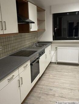 3-Zimmer-Dachgeschosswohnung mit Einbauküche, sowie PKW-Stellplatz in Wildeshausen, Landkreis Oldenburg - Wildeshausen