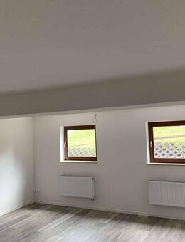 Schöne Wohnoase: Große 1,5-Zimmerwohnung mit Stellplatz und Einbauküche - Zimmern (Rottweil)