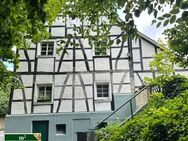 Fachwerkhaus im Dornröschenschlaf sucht Prinzen, der es zu neuem Leben erweckt - Solingen (Klingenstadt)