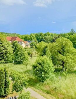 Dachgeschosswohnung mit Balkon, Weitblick und Stellplatz im gepflegten Wohnareal - Potsdam