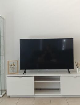 Hochglanz-weiße TV-Kommode mit Glasregal - Meersburg