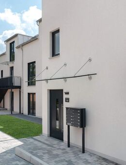 Neubau! Attraktive 3-Zi.-Wohnung im Obergeschoss: Genießen Sie Komfort und Unabhängigkeit mit eigenem Eingang in Ebersberg! - Ebersberg