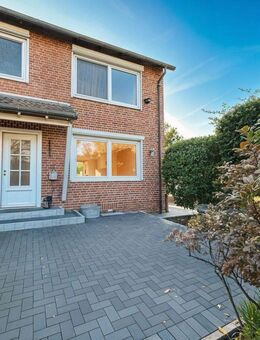 Familienfreundliches Endreihenhaus mit idyllischen Garten und Einzelgarage - Norderstedt