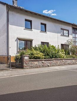 Großzügiges Zweifamilienhaus mit Ausbaupotenzial im Herzen von Münster - Münster (Hessen)