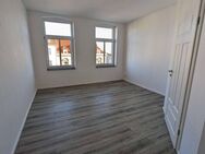 +++FAMILIENWHG. 5 R.+GR. BALKON+LAMINAT+FUßBODENHEIZ.+ BAD m. WANNE u. DUSCHE+++ - Delitzsch