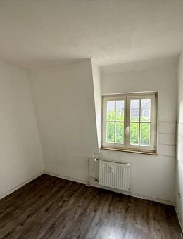 LEER WERDENDE 3 ZIMMER DACHGESCHOSSWOHNUNG OHNE BALKON! - Duisburg