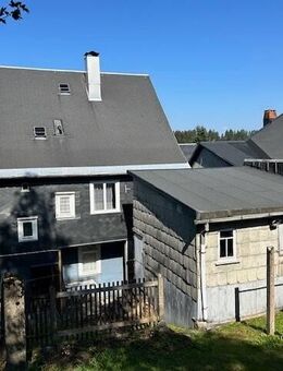 Wohnhaus mit Doppelgarage - Neuhaus (Rennweg)