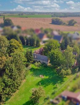 Renovierungsbedürftiges Einfamilienhaus samt Garten, 2 Garagen und 3 Freistellplätzen - Neuenkirchen (Landkreis Mecklenburgische Seenplatte)