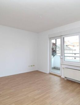 Frisch renovierte 2 Zimmer-Wohnung mit zwei Balkonen und Aufzug in zentraler Lage Ludwigshafens - Ludwigshafen (Rhein)