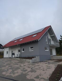 Neubaumietwohnung [107m²/WoFlV] im DG eines Zweifamilienhauses - Erstbezug - 4 Zimmer - inkl. neuer Einbauküche und Glasfaseranschluss 1GB - Kerzenheim