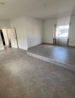 Moderne 3-Zimmer-Wohnung mit 2 Tageslichtduschbädern im Hochparterre - Nauheim