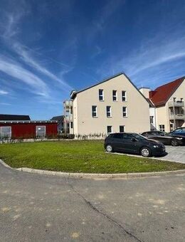 Traumhafte 2 Raumwohnung im Erstbezug mit hochwertiger Ausstattung und Einbauküche sowie Terrasse - Arnsdorf