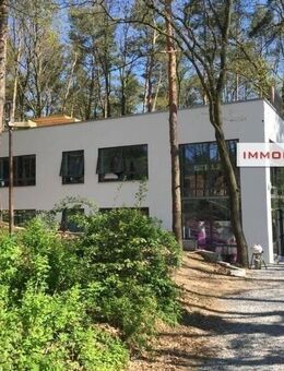 IMMOBERLIN.DE - Begehrenswertes Architektenhaus mit Einliegerwohnung, Galerie & Südterrasse in naturverbundener Lage - Berlin