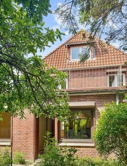 Für alle, die Tapeten nicht nur übermalen: sanierungsbedürftiges Stadthaus in Wesselburen - Wesselburen