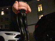 Suche Spitting (Mund und Gesicht spu..ein) von einer Dame - Hamburg Harburg