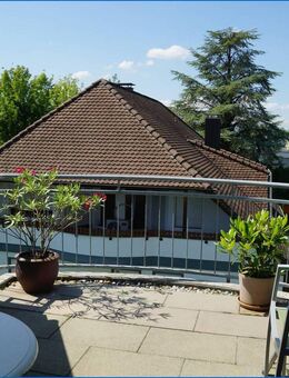 Bezugsfreie und sonnige 3,5 Zi.-Dachgeschoss-Maisonettewohnung mit Balkon und Tiefgarage! - Radolfzell (Bodensee)