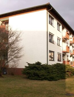 Schöne 2 Zimmer-Wohnung mit Balkon und separatem Hobby-/ Arbeitsraum und Garage, in guter und ruhiger Wohnlage von Großkrotzenburg. - Großkrotzenburg