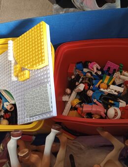 50 Playmobil sowie Legofiguren und Lego - Peine