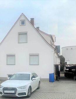 Geräumiges Zwei- Dreifamilienhaus auf großzügigem Grundstück in gefragter Lage von Nördlingen - Nördlingen