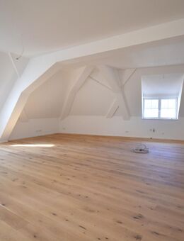Traumhafte Dachgeschosswohnung in historischem Ambiente mit 4 Zimmern - Hildesheim