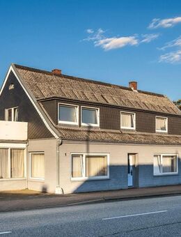 Zentral gelegenes Wohnhaus mit drei Wohnungen und Werkstatt - Bredstedt