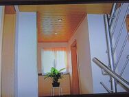 Charmante Doppelhaushälfte mit Garten, Pool und Perspektive zur Aufteilung. - Dinkelsbühl
