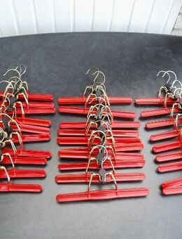 29 Klemmbügel Kleiderbügel Hosenbügel Bügel rot ummantelt zus. 15, - Flensburg