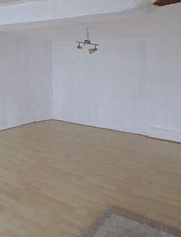 Schnuckeliges Häuschen mit 6 Zimmern und zwei Garagen - Weilmünster