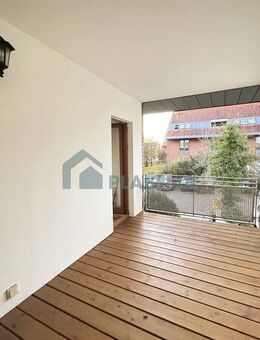 2- Zimmer- Wohnung mit Balkon, Loggia und Einbauküche zu vermieten - Schwerin