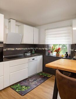 Modernisiertes Einfamilienhaus mit Vollkeller und Gartenhaus - Neustadt (Aisch)