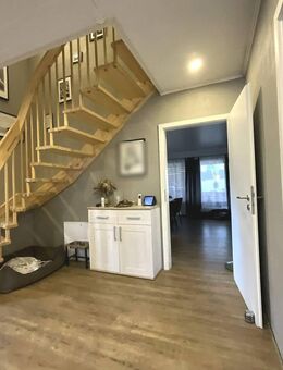 Modernes Einfamilienhaus 2015 in Nieste, ca. 157 m² mit Terrasse, Garten und Garagen - Nieste