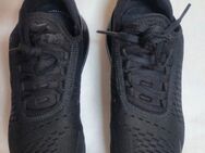 Verschiedene sneaker zu verkaufen ist - Köln