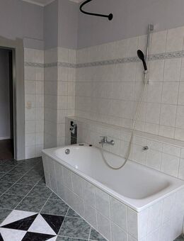 3-Raum-Wohnung mit Balkon und PKW-Stellplatz - Greiz