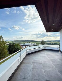 Die Aussicht ist bestechend - Bungalow in Neckartenzlingen - 3 Garagen - Neckartenzlingen