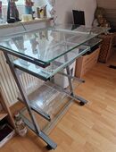 Wegen Umzug Schreibtisch Glas und Bürostuhl zu verkaufen in 71546