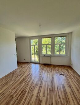 ** Erstbezug nach Sanierung in ruhiger Lage - 3-Zimmerwohnung mit Balkon ** - Neukirch (Lausitz)